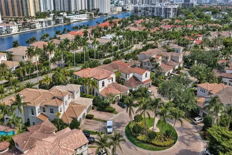 824 Spinnaker Drive E Hollywood FL 33019