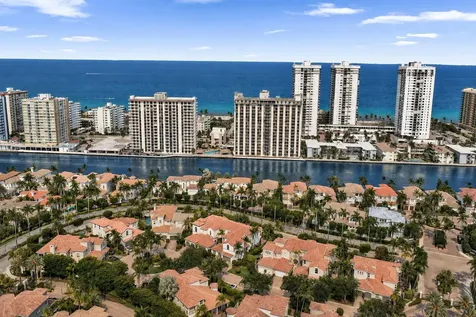 824 Spinnaker Drive E Hollywood FL 33019