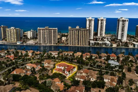 824 Spinnaker Drive E Hollywood FL 33019