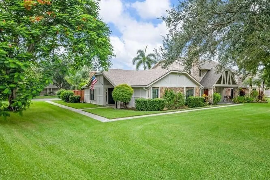 1960 Derby Trail Wellington FL 33414