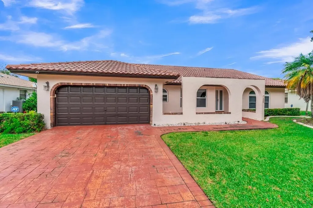 895 NW 110th Lane Coral Springs FL 33071