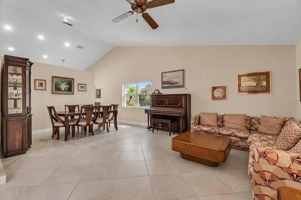 895 NW 110th Lane Coral Springs FL 33071