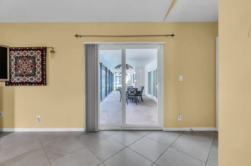 895 NW 110th Lane Coral Springs FL 33071