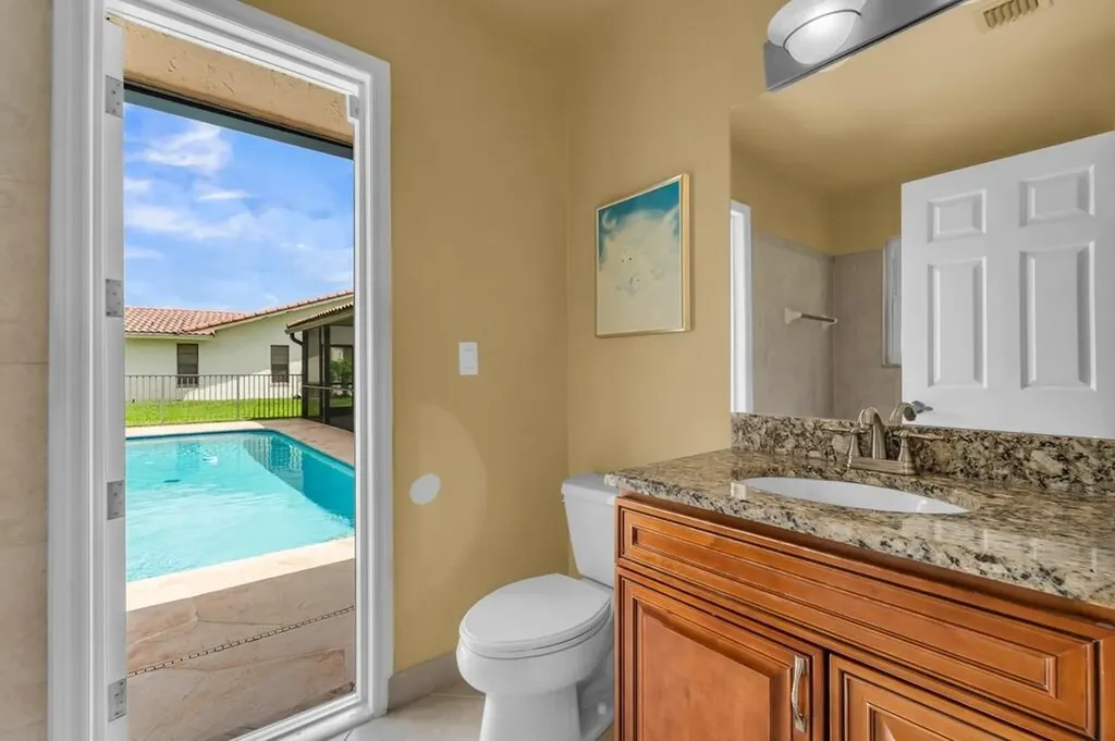 895 NW 110th Lane Coral Springs FL 33071