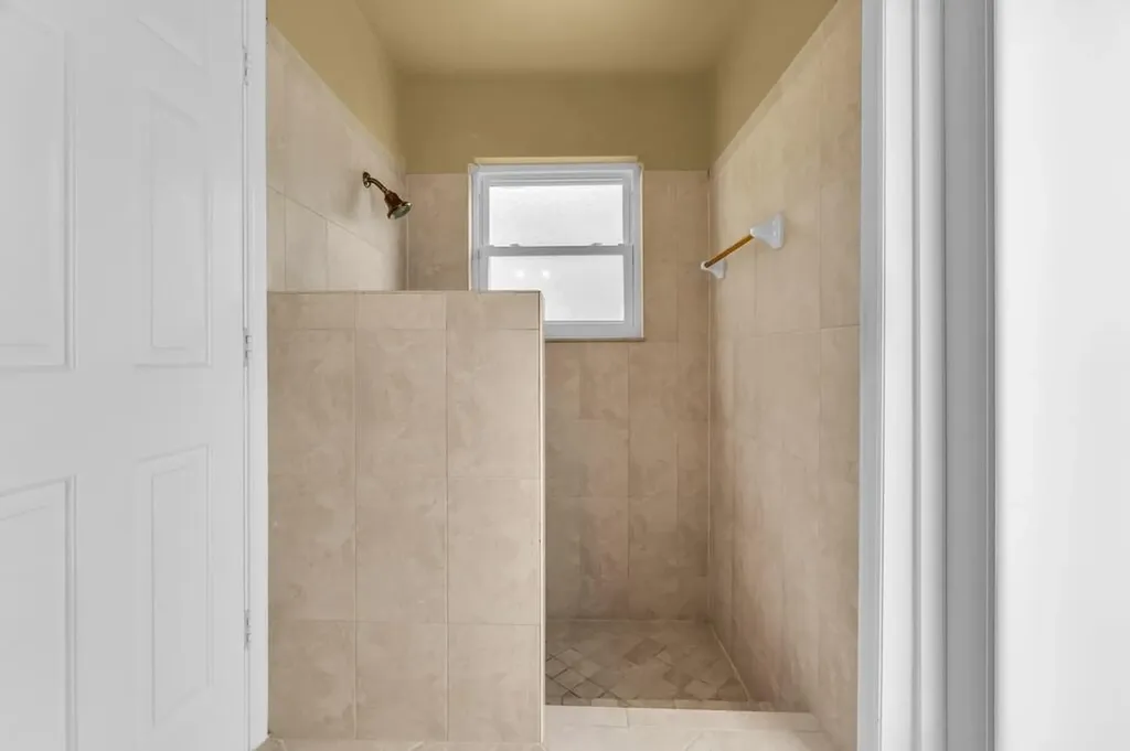 895 NW 110th Lane Coral Springs FL 33071