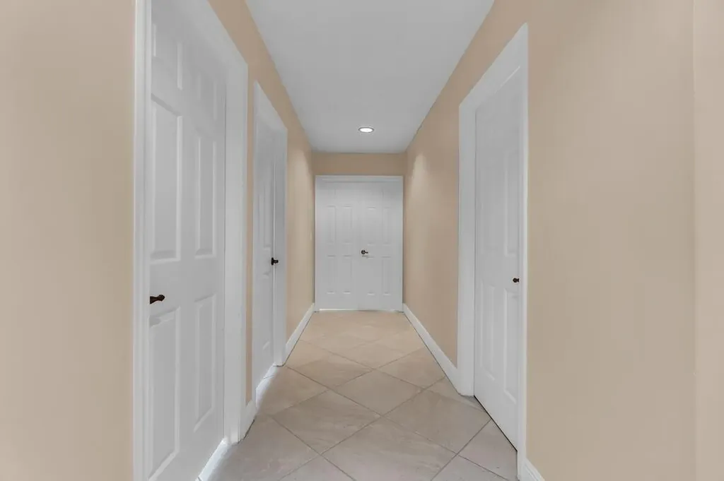 895 NW 110th Lane Coral Springs FL 33071