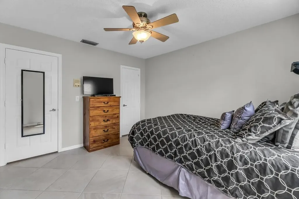 895 NW 110th Lane Coral Springs FL 33071