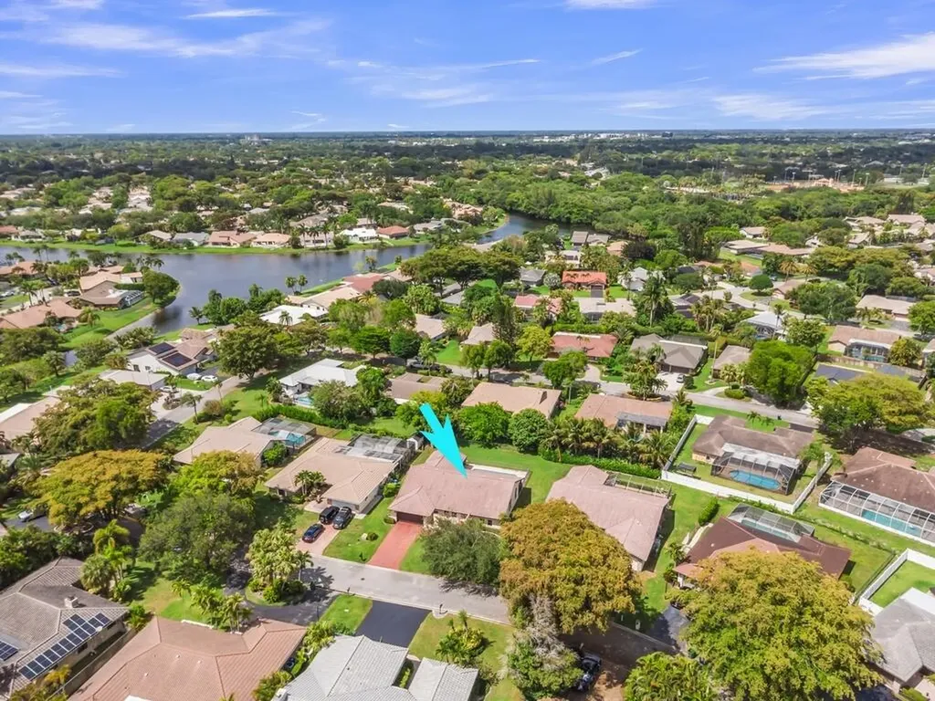 895 NW 110th Lane Coral Springs FL 33071