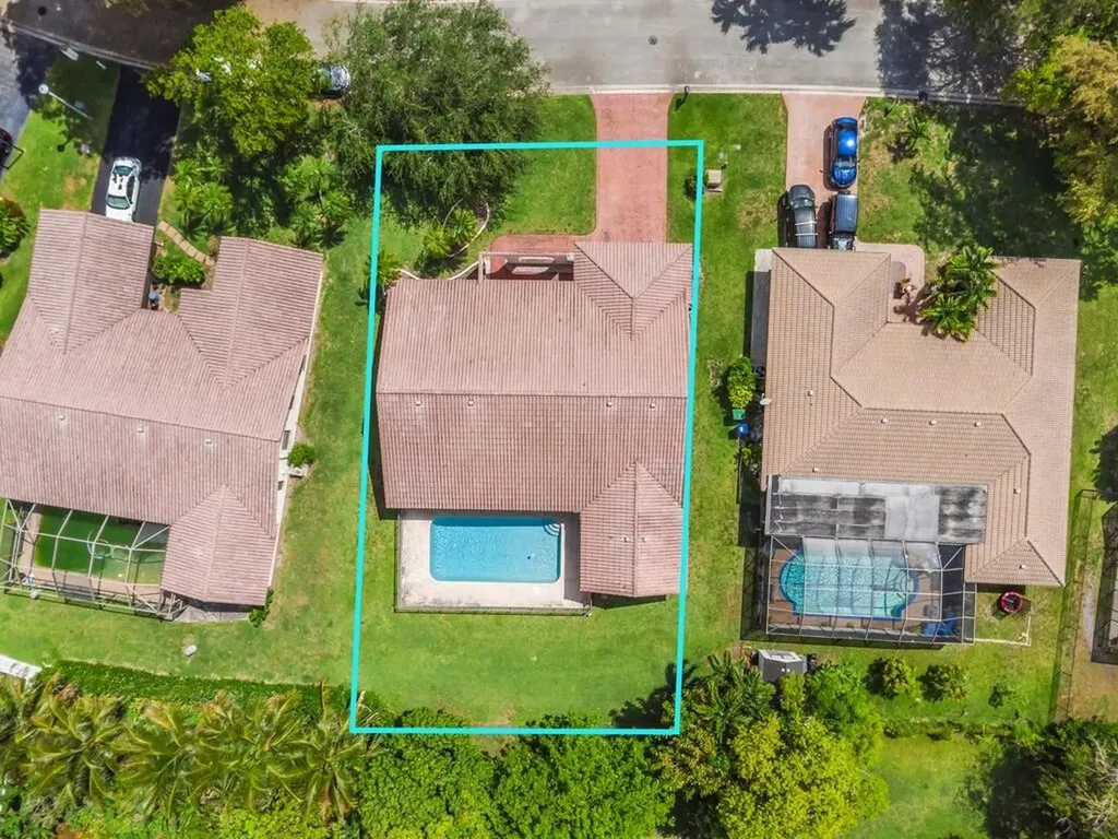 895 NW 110th Lane Coral Springs FL 33071