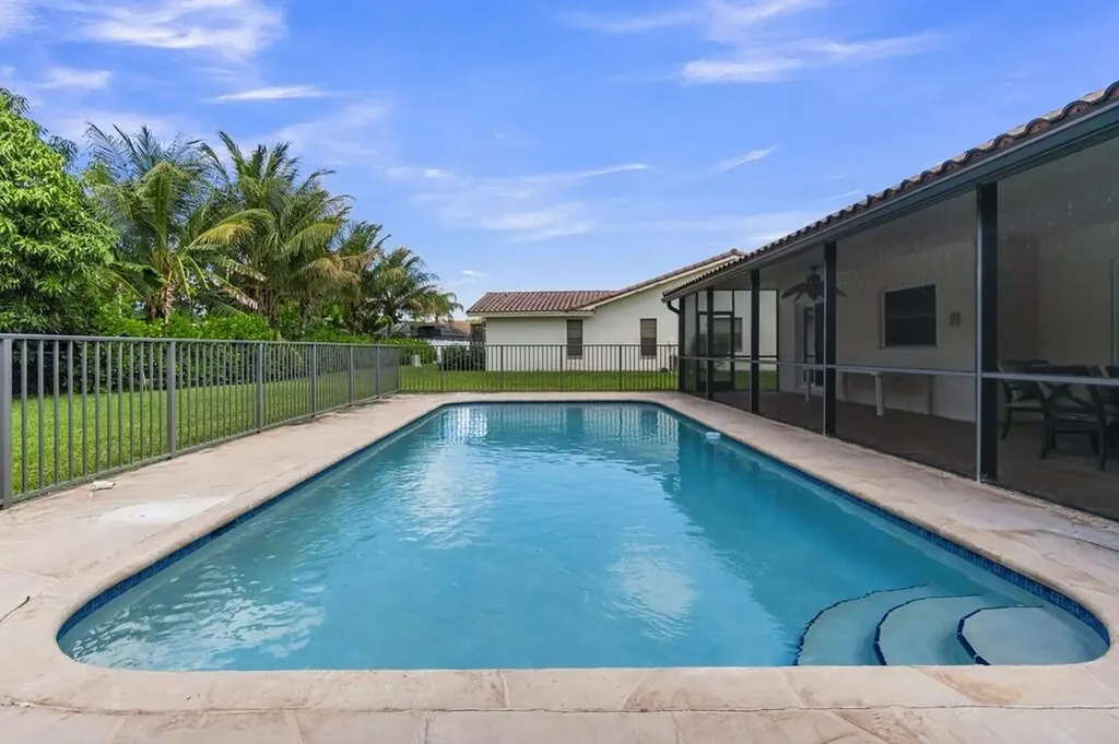 895 NW 110th Lane Coral Springs FL 33071