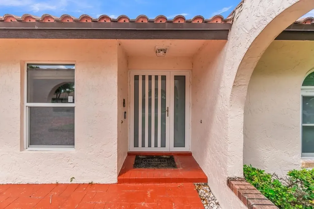 895 NW 110th Lane Coral Springs FL 33071