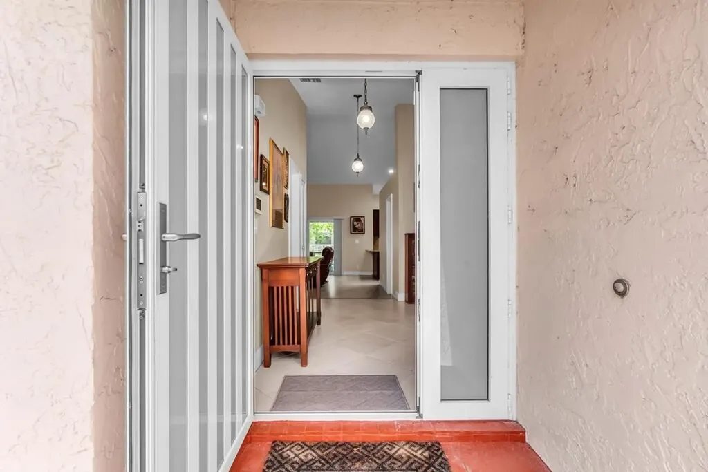 895 NW 110th Lane Coral Springs FL 33071