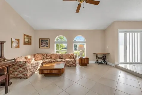 895 NW 110th Lane Coral Springs FL 33071
