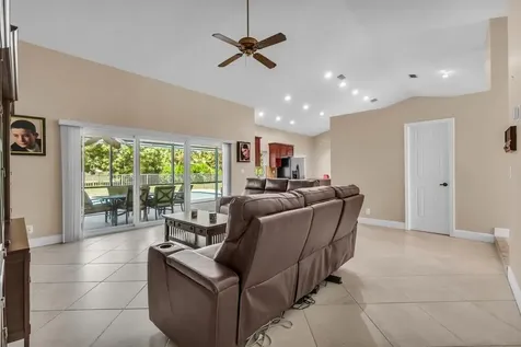 895 NW 110th Lane Coral Springs FL 33071