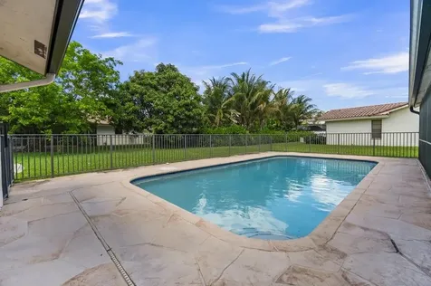 895 NW 110th Lane Coral Springs FL 33071