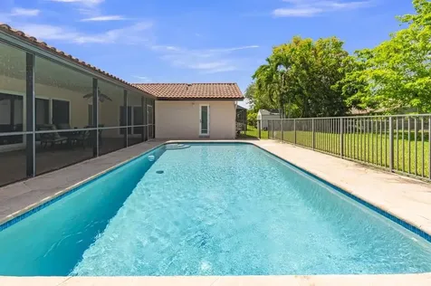 895 NW 110th Lane Coral Springs FL 33071