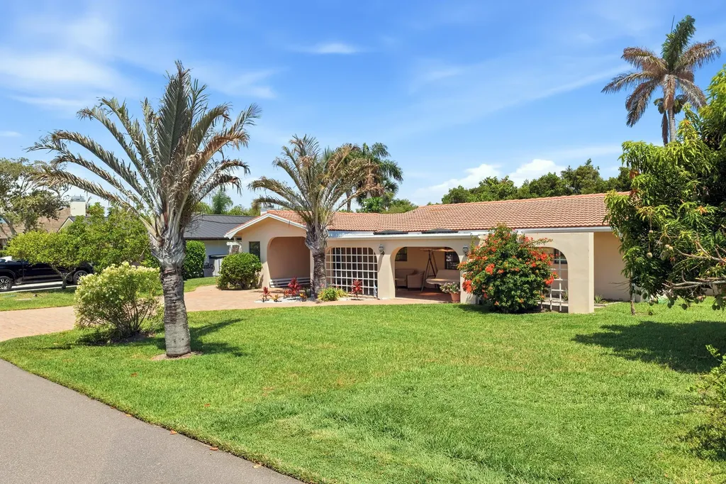8455 SE Palm Street Hobe Sound FL 33455