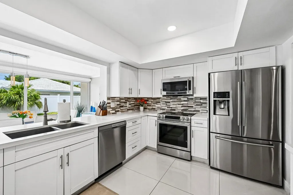2940 NE 39th Court Lighthouse Point FL 33064
