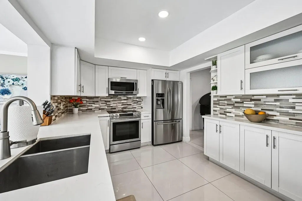 2940 NE 39th Court Lighthouse Point FL 33064