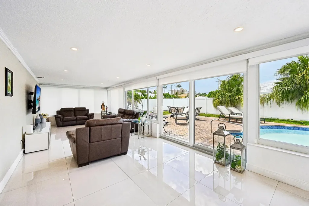 2940 NE 39th Court Lighthouse Point FL 33064