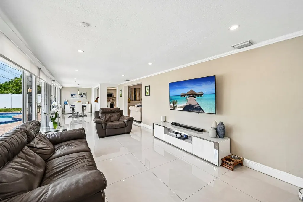 2940 NE 39th Court Lighthouse Point FL 33064