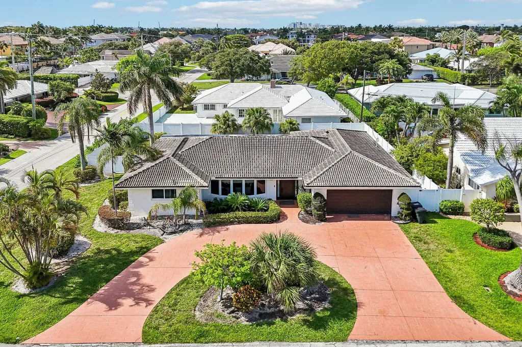 2940 NE 39th Court Lighthouse Point FL 33064