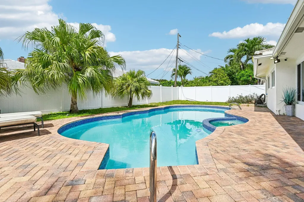 2940 NE 39th Court Lighthouse Point FL 33064