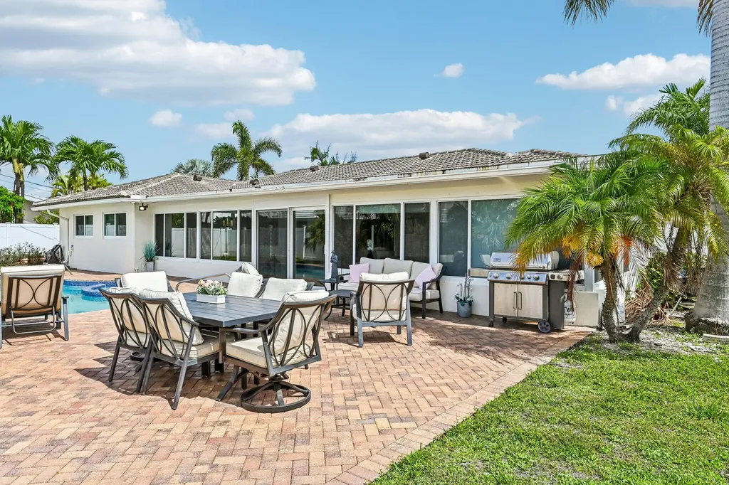 2940 NE 39th Court Lighthouse Point FL 33064