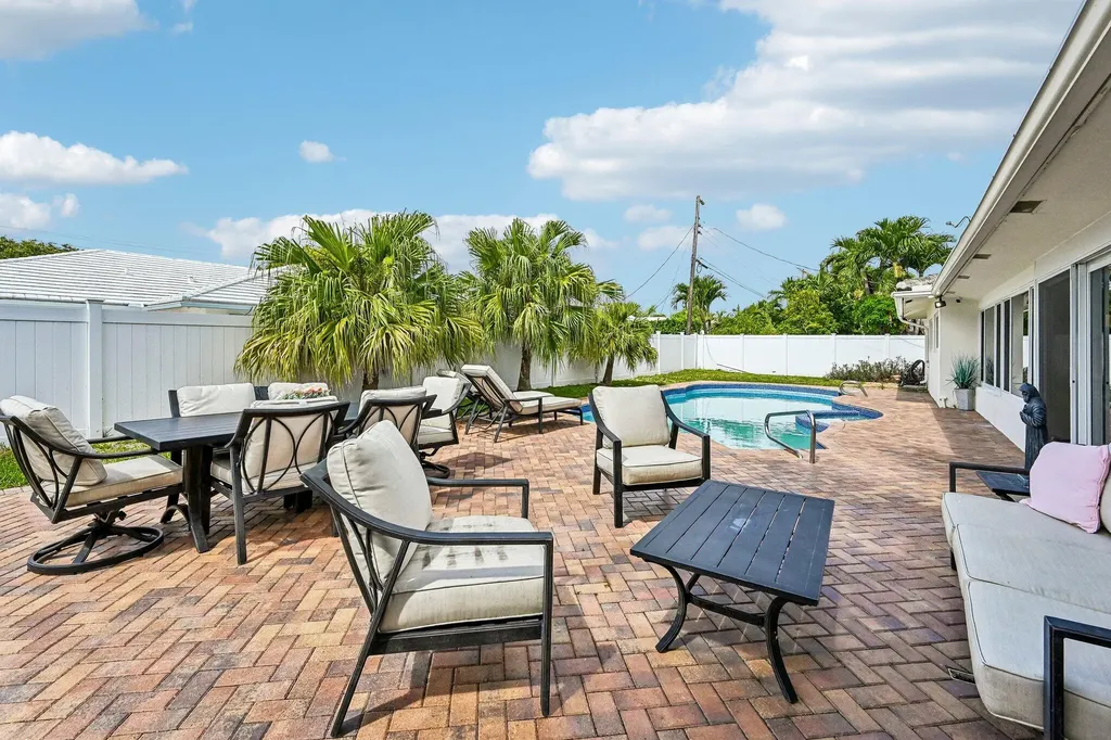 2940 NE 39th Court Lighthouse Point FL 33064