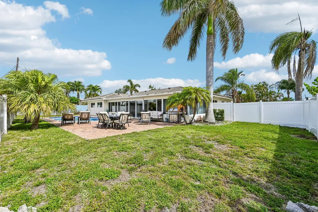 2940 NE 39th Court Lighthouse Point FL 33064