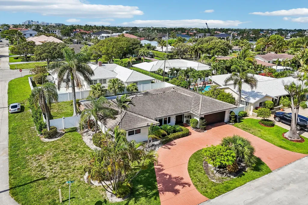 2940 NE 39th Court Lighthouse Point FL 33064