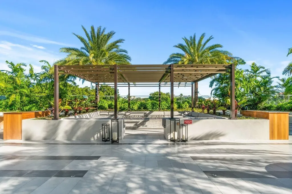 200 SE Mizner Boulevard Boca Raton FL 33432