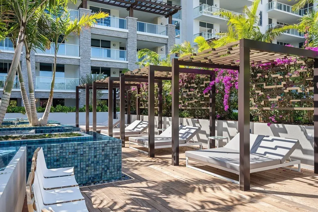 200 SE Mizner Boulevard Boca Raton FL 33432