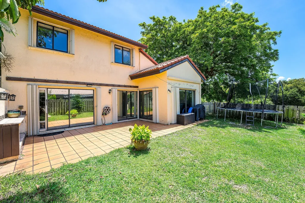2810 Sand Pines Court Lake Worth FL 33462