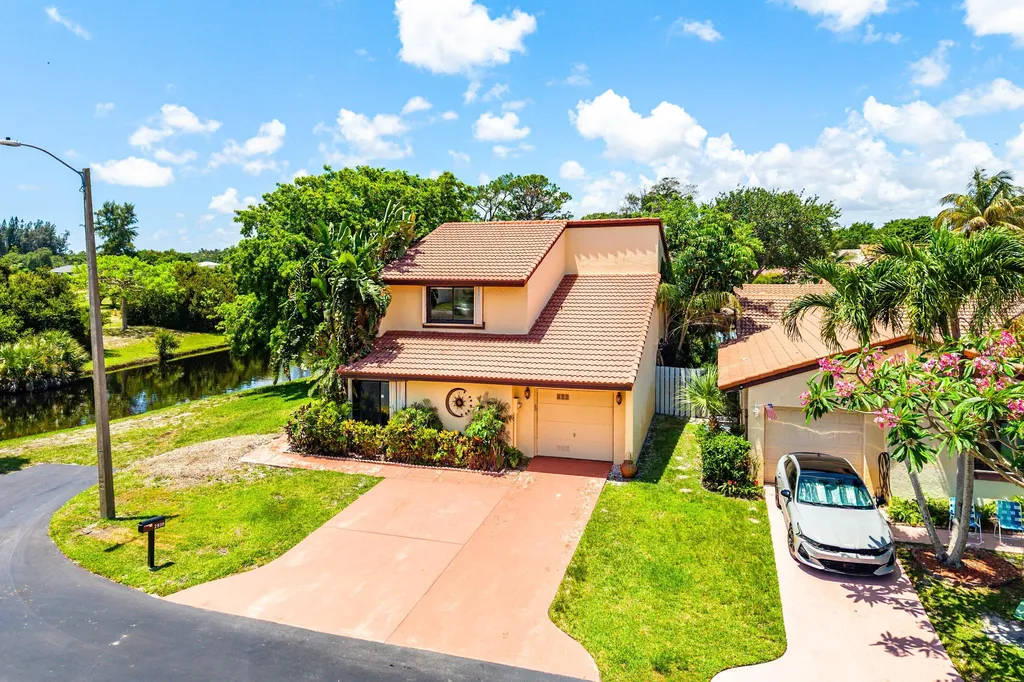 2810 Sand Pines Court Lake Worth FL 33462
