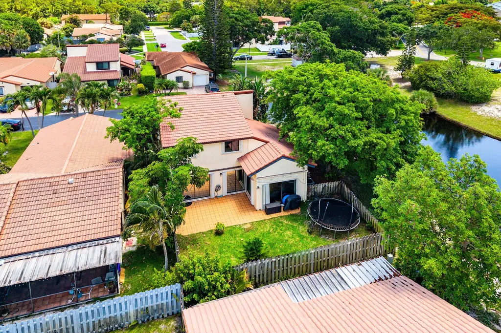 2810 Sand Pines Court Lake Worth FL 33462