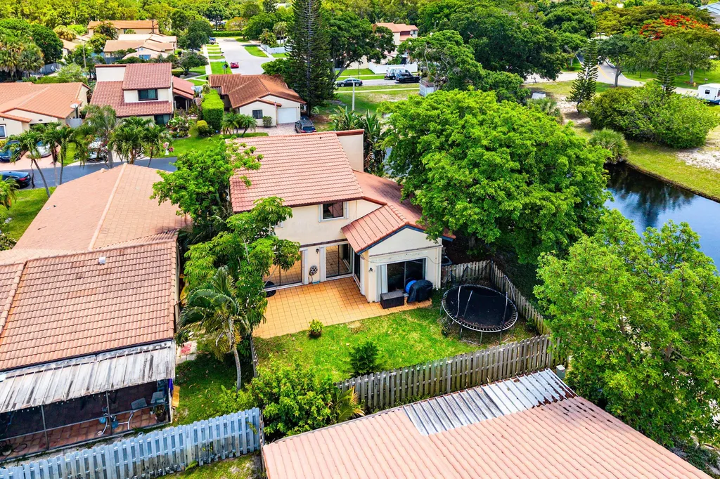 2810 Sand Pines Court Lake Worth FL 33462