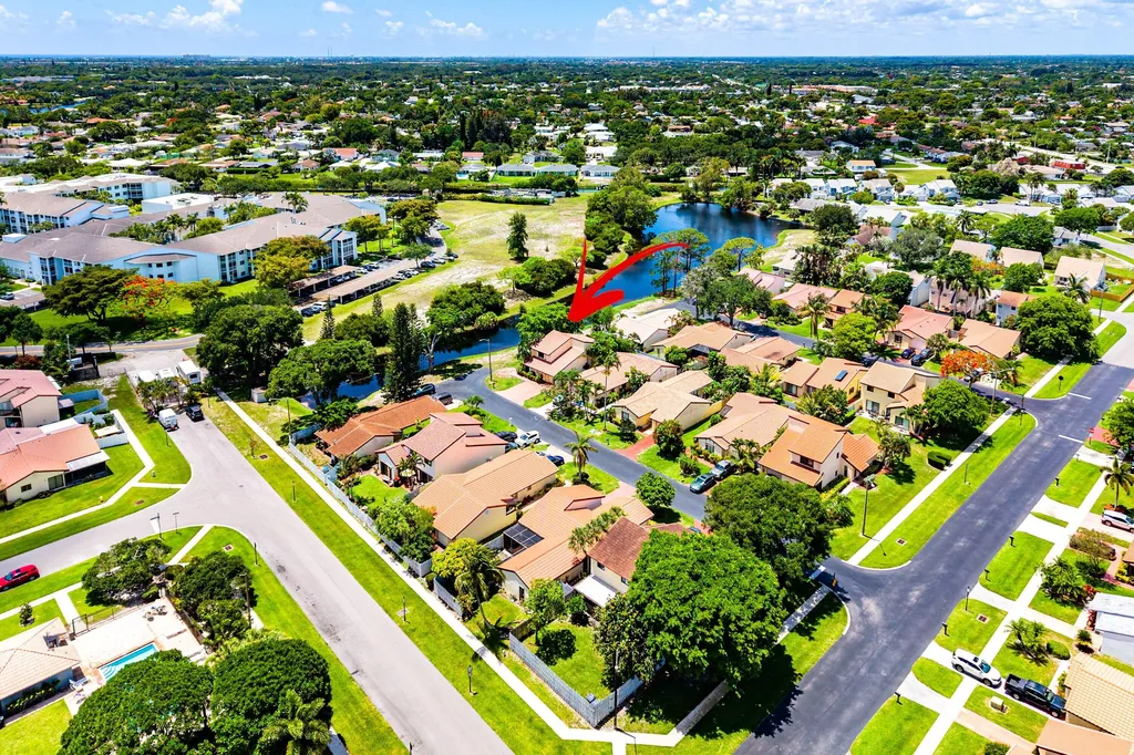 2810 Sand Pines Court Lake Worth FL 33462