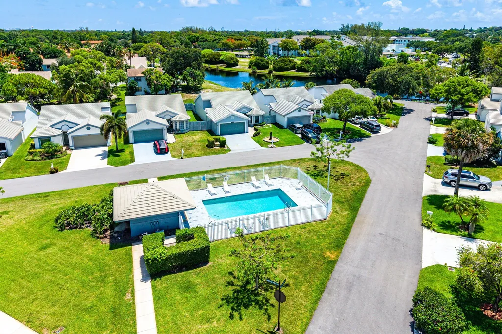 2810 Sand Pines Court Lake Worth FL 33462