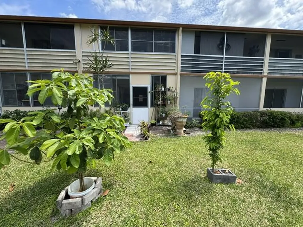 104 Hastings G West Palm Beach FL 33417