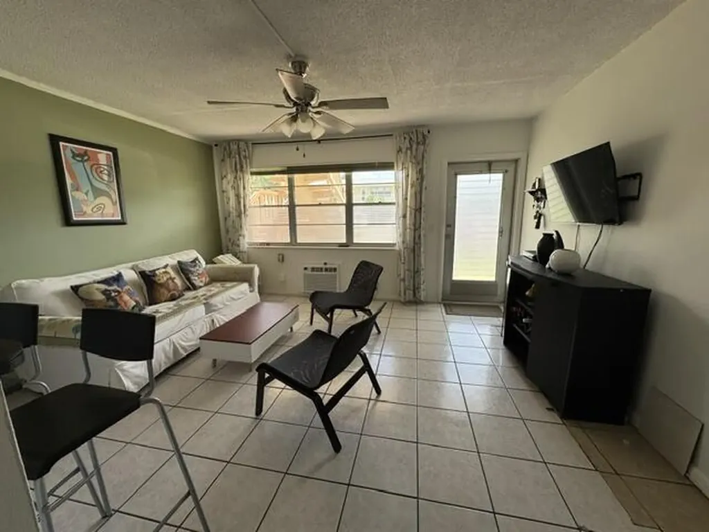 104 Hastings G West Palm Beach FL 33417