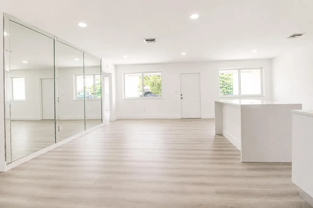 2440 NW 63rd Terrace Sunrise FL 33313