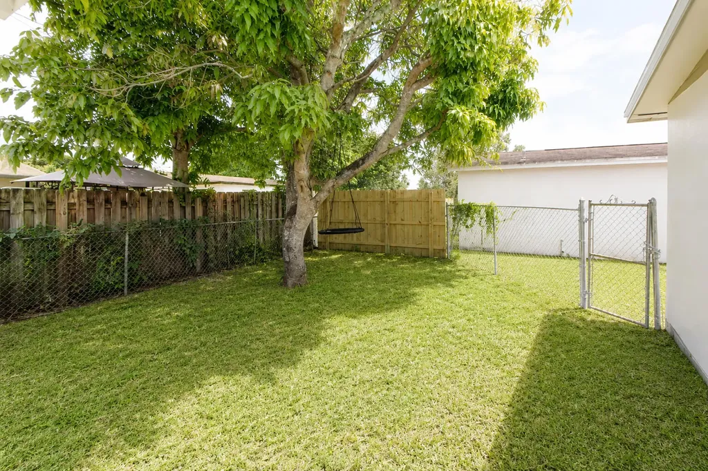 2440 NW 63rd Terrace Sunrise FL 33313