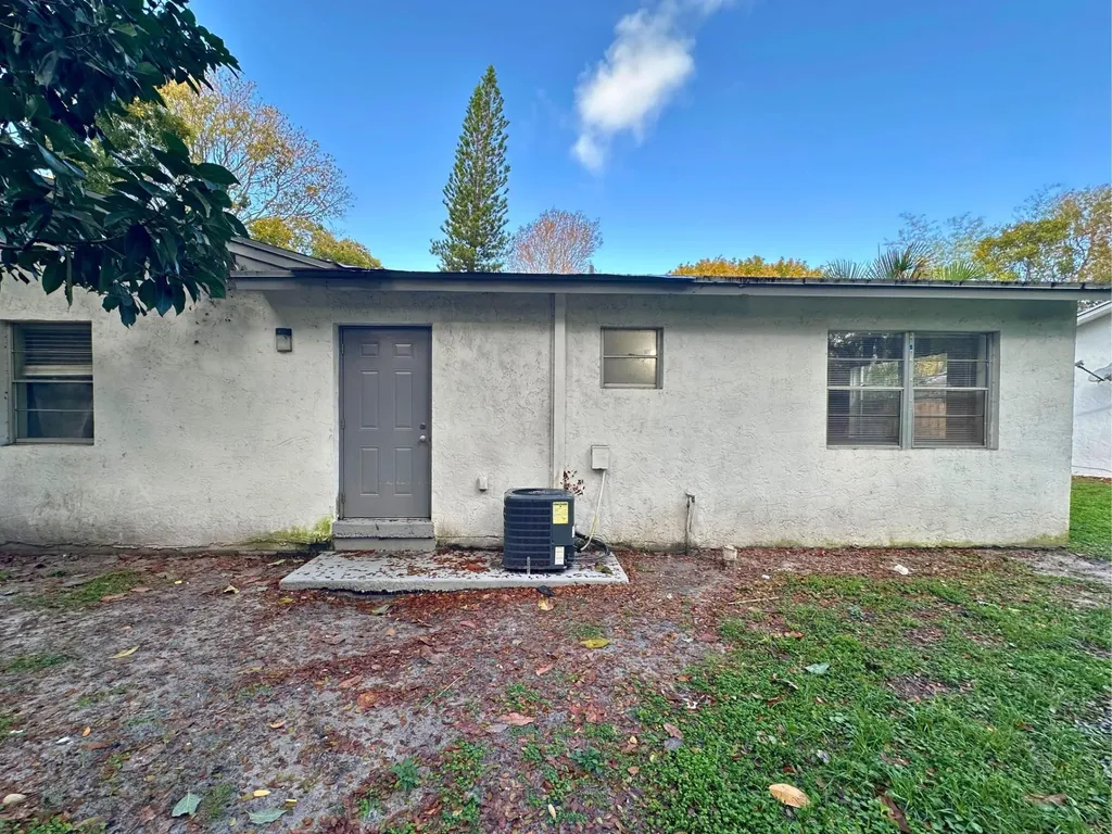 3662 Davis Road Palm Springs FL 33461