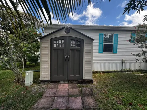 4081 4th Court Lantana FL 33462