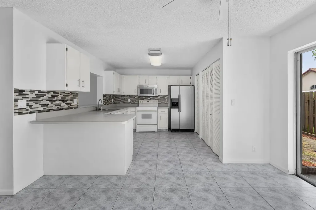 12212 NW 36th Place Sunrise FL 33323