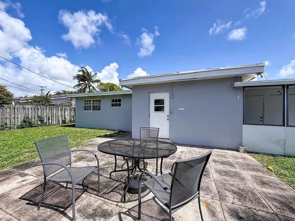 2000 NE 62nd Street Fort Lauderdale FL 33308