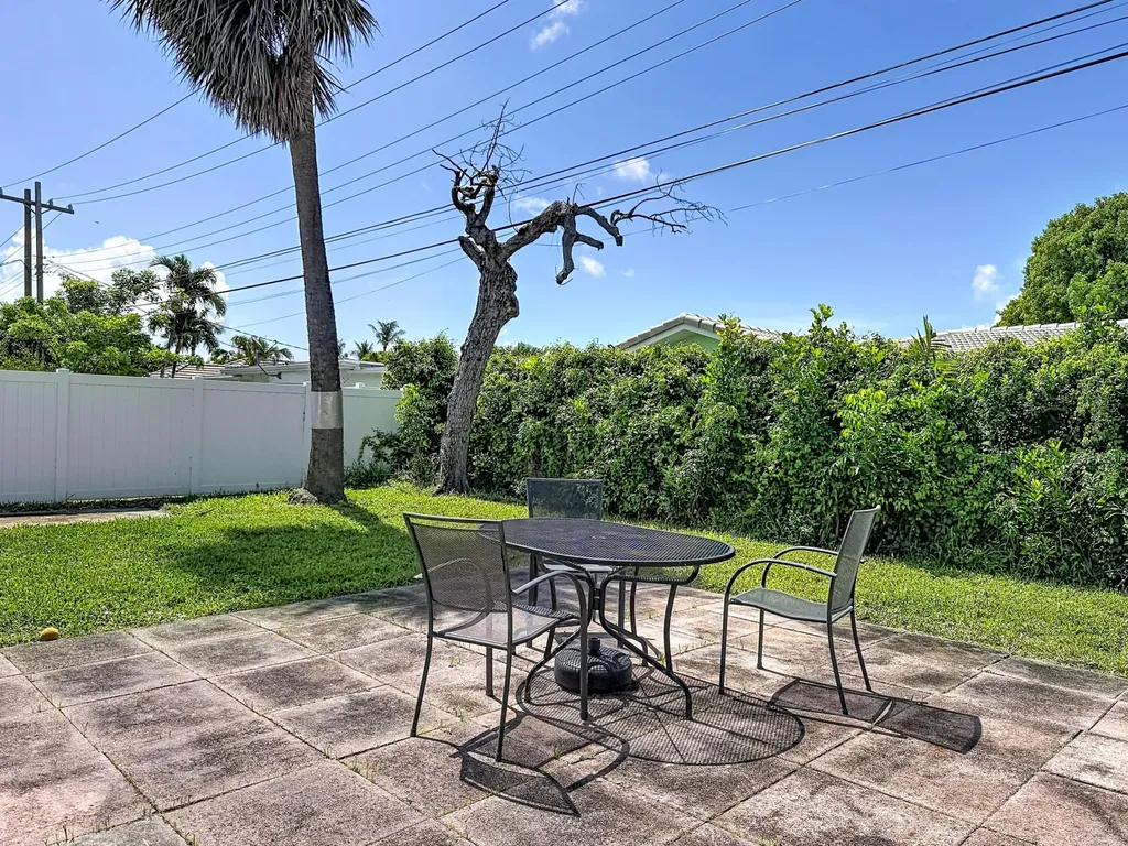 2000 NE 62nd Street Fort Lauderdale FL 33308
