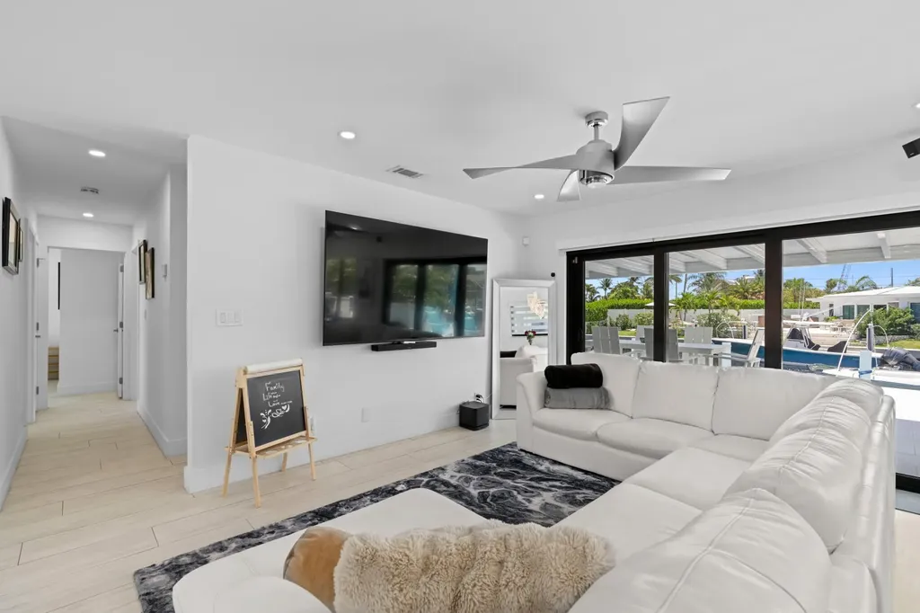 160 SE 12th Court Pompano Beach FL 33060