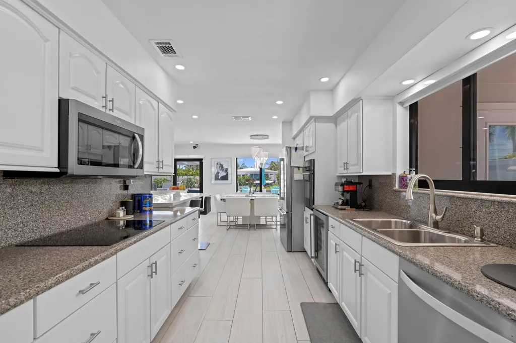 160 SE 12th Court Pompano Beach FL 33060